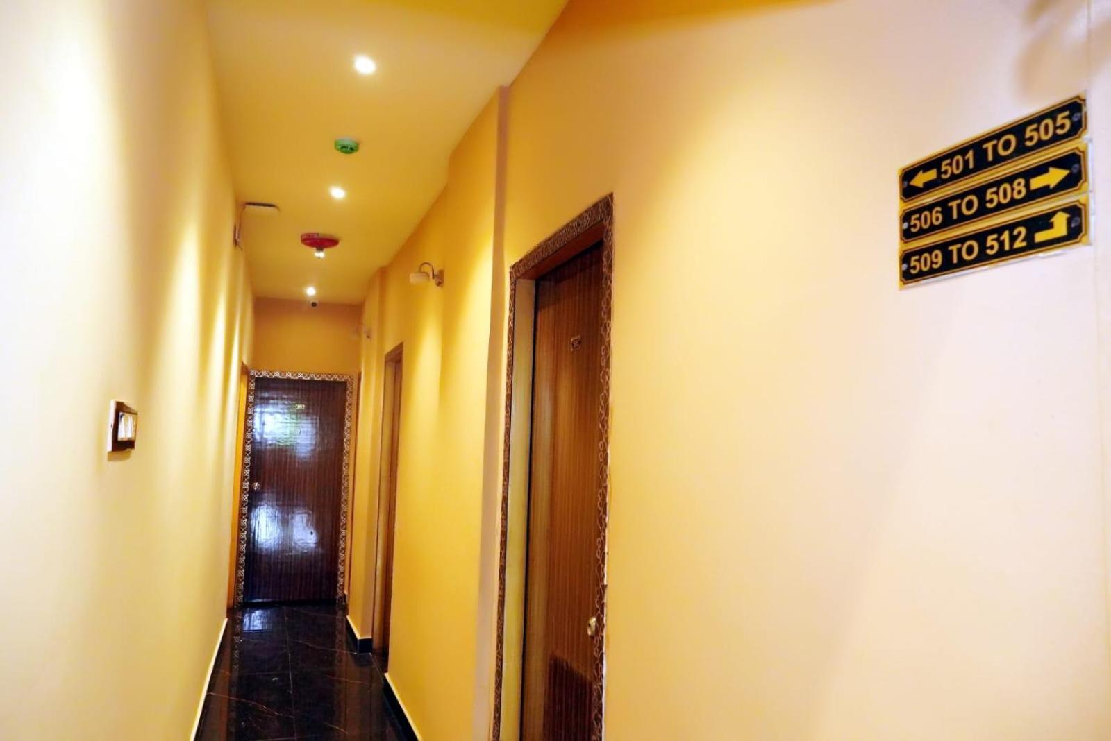 Hotel Golden Plaza Vashi Экстерьер фото