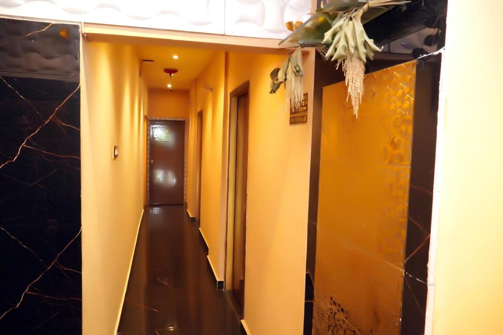 Hotel Golden Plaza Vashi Экстерьер фото